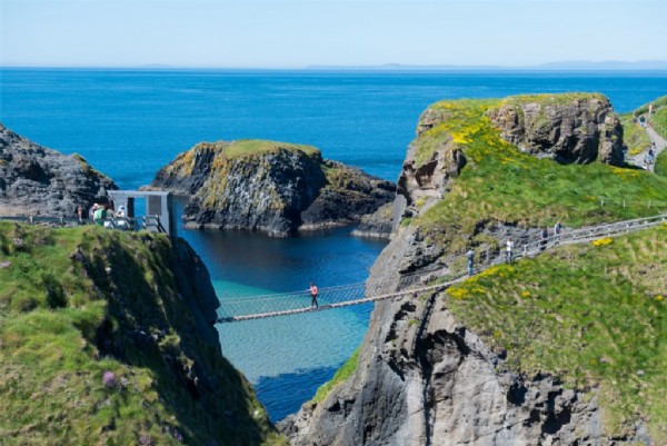 Adrenalin tutkuları bile korkacak! Bu köprüden geçmek cesaret ister!